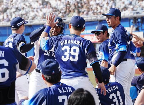 西武】助っ人勢の打棒爆発で勝率5割に復帰 リリーバー甲斐野央「山賊