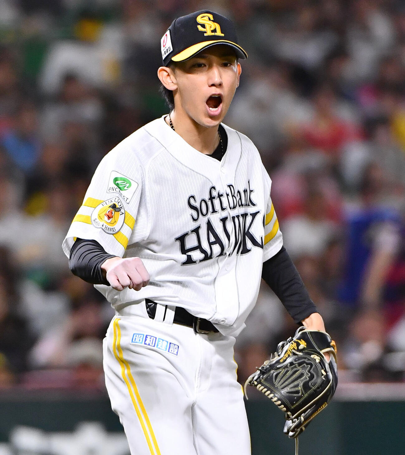 ソフトバンク対楽天　3回表楽天2死一塁、浅村栄斗を空振り三振に抑え、雄たけびをあげる大津亮介（撮影・岩下翔太）