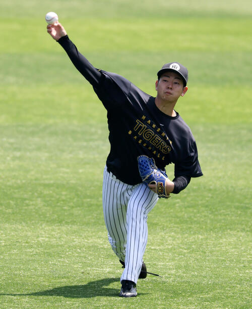 【阪神】23年ドラ１下村海翔、１軍試合前練習に参加「次はライブBPかな？」藤川球児監督