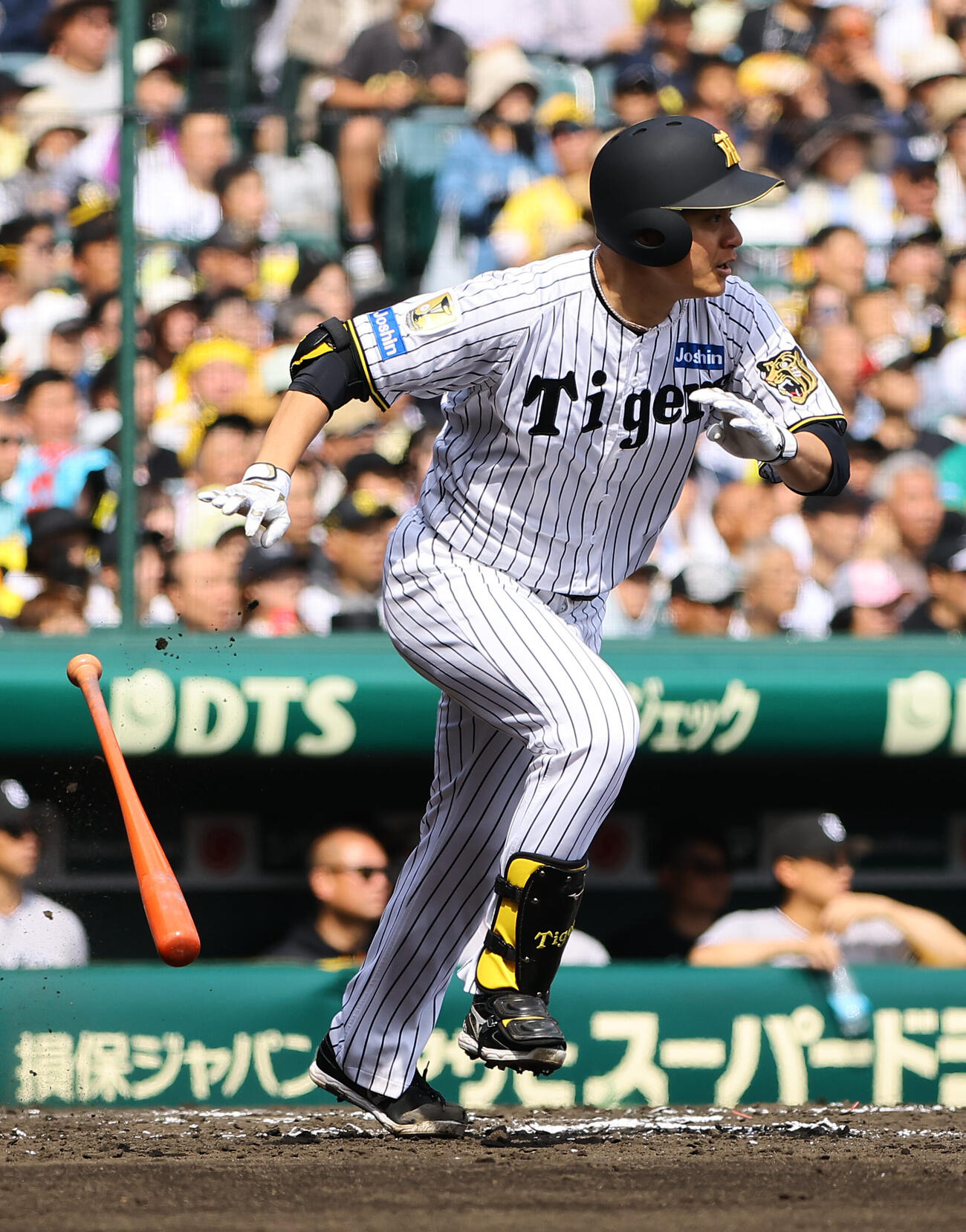 阪神対巨人　2回裏阪神1死一、二塁、大竹耕太郎は内野安打を放つ（撮影・上田博志）
