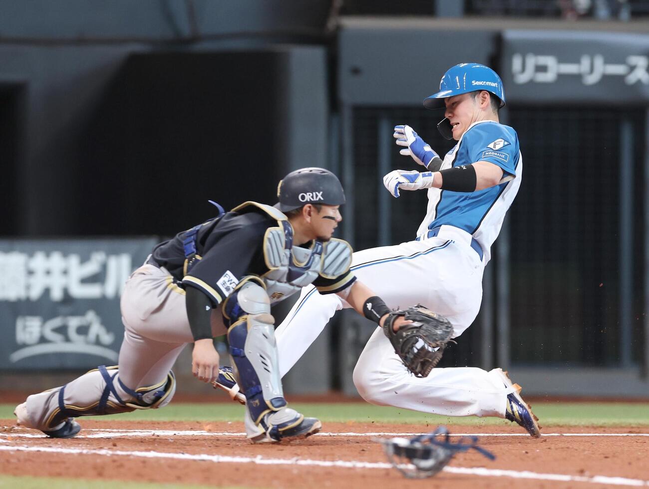 日本ハム対オリックス　7回裏日本ハム1死二塁、万波中正の適時打で生還する清宮幸太郎（撮影・黒川智章）