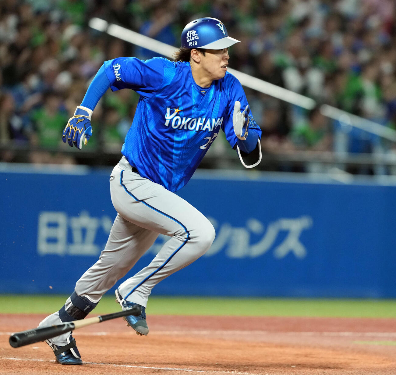 ヤクルト対DeNA 5回表DeNA2死満塁、先制の2点適時二塁打を放った入江大生（撮影・たえ見朱実）