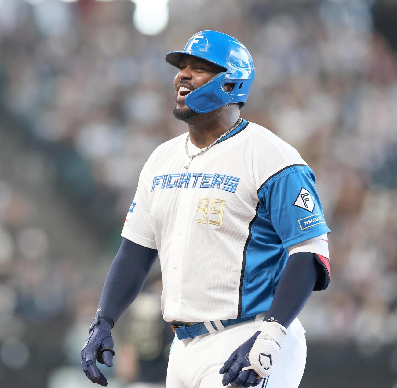 日本ハム対オリックス　4回裏日本ハム2死一、二塁、適時打を放ち笑顔のレイエス（撮影・黒川智章）