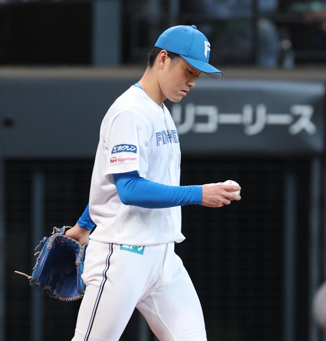日本ハム対オリックス　8回表、中川に走者一掃の三塁打を浴びる玉井大翔（撮影・黒川智章）