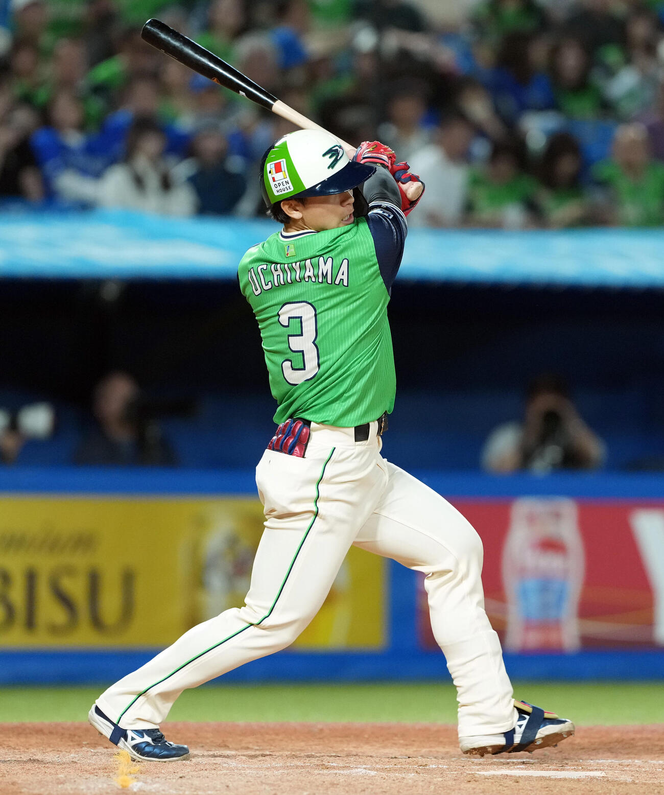 ヤクルト対DeNA 4回裏ヤクルト無死、右前に安打を放つ内山壮真（撮影・たえ見朱実）