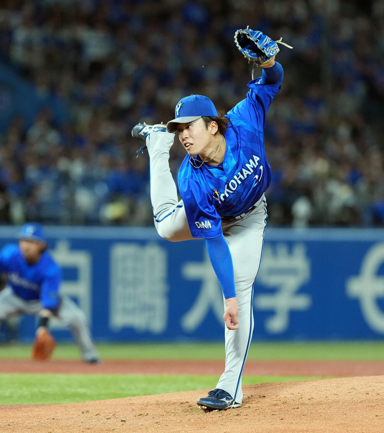 ヤクルト対DeNA　力投するDeNAの先発入江大生（撮影・たえ見朱実）