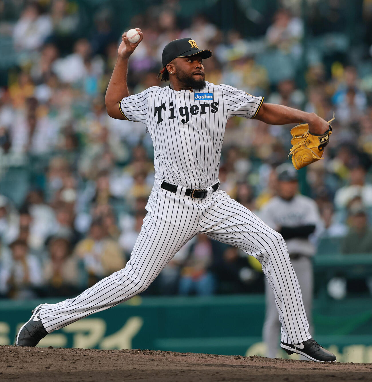 2026年5月2日、阪神対巨人　9回途中から登板する阪神ラファエル・ドリス（撮影・上山淳一）
