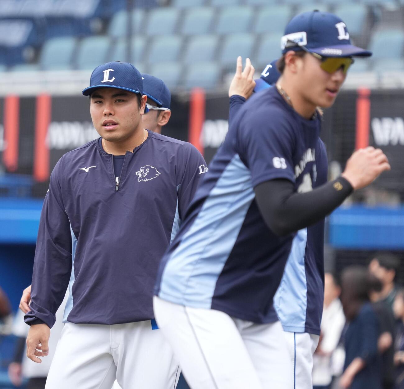 ロッテ対西武　試合前の練習に臨む西武先発の平良海馬（撮影・小沢裕）