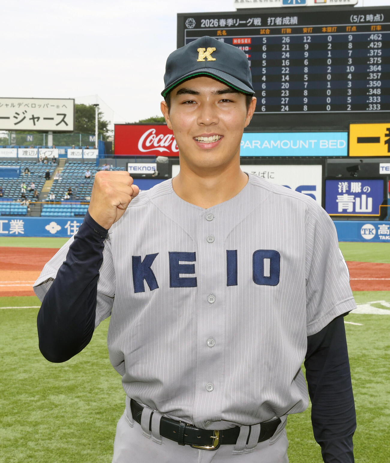 東京6大学野球　東大対慶大　6回を投げ1安打の慶大・広池浩成はガッツポーズする（撮影・柴田隆二）