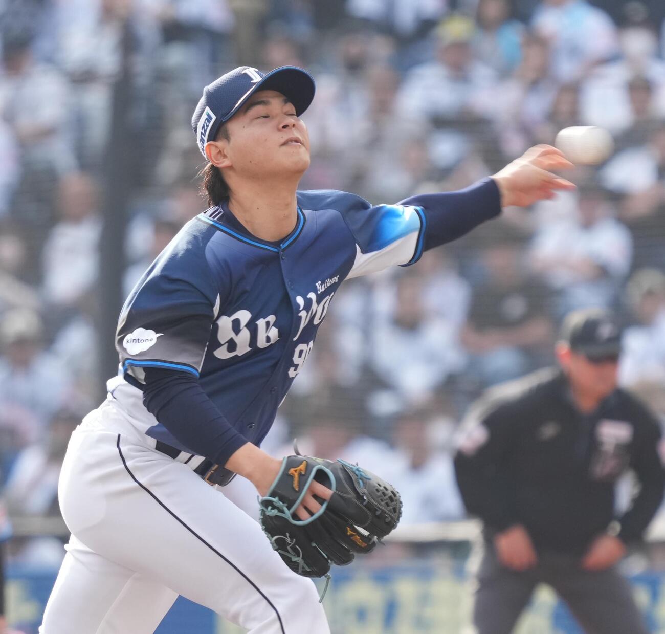 ロッテ対西武　西武3番手で登板した浜屋将太（撮影・小沢裕）