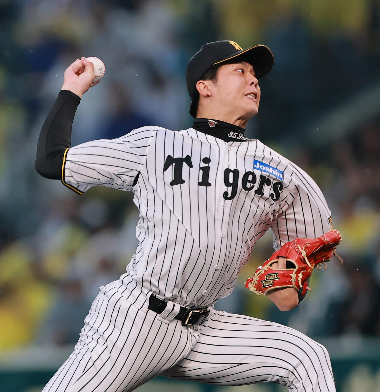 阪神対巨人　7回表、力投する才木浩人（撮影・上山淳一）