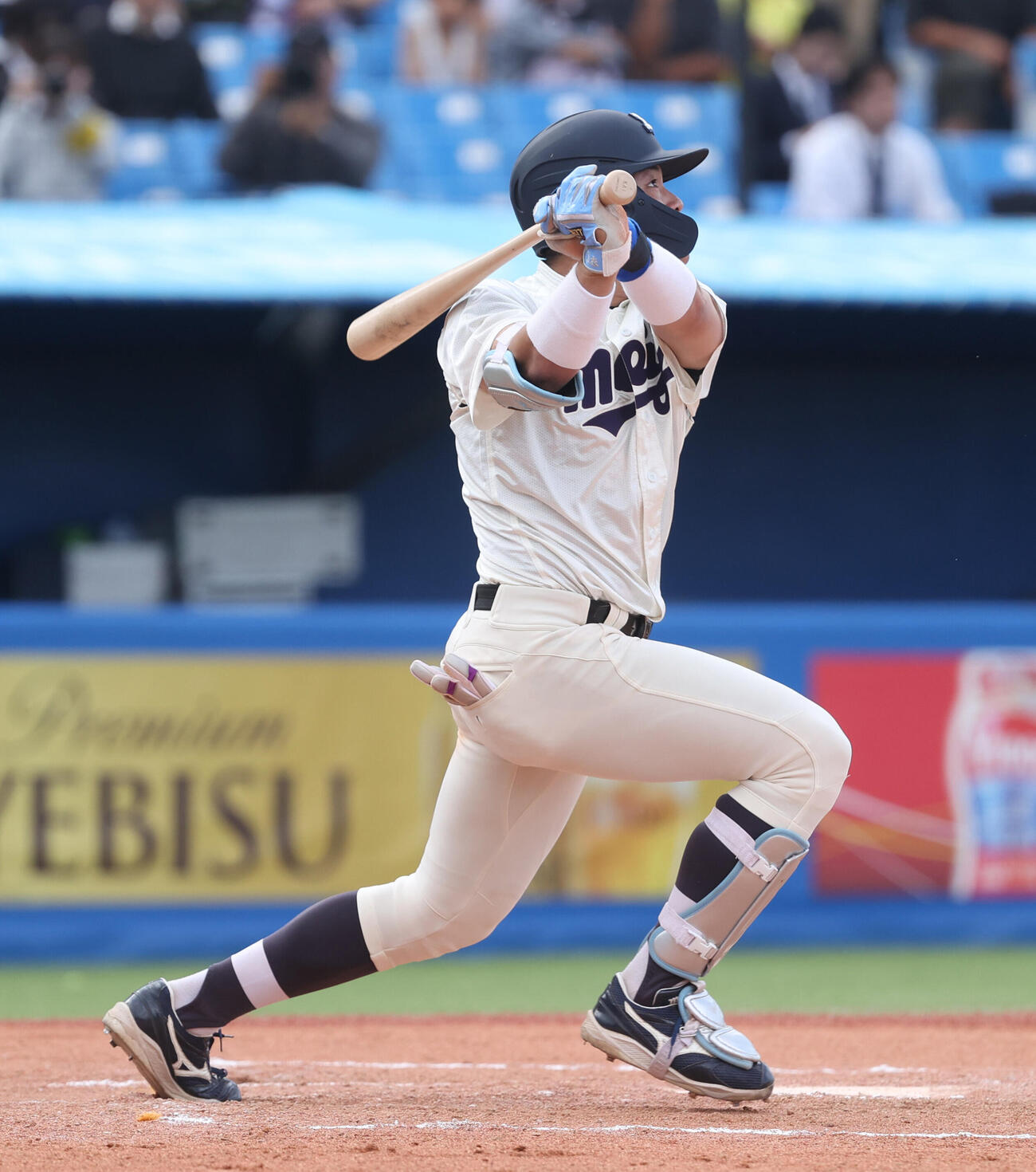 東京6大学野球　明大対立大　6回表明大2死三塁、田上夏衣は2点本塁打を放つ（撮影・柴田隆二）