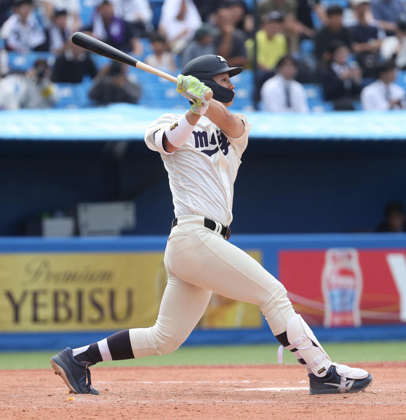 東京6大学野球　明大対立大　7回表明大無死一塁、内海優太は2点本塁打を放つ（撮影・柴田隆二）