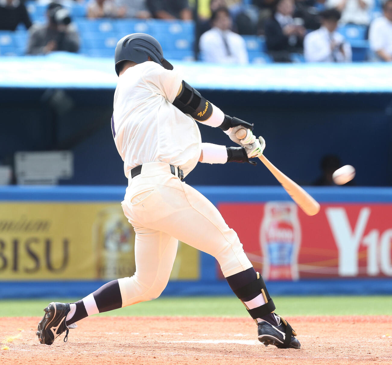 東京6大学野球　明大対立大　8回表明大無死、榊原七斗は本塁打を放つ（撮影・柴田隆二）