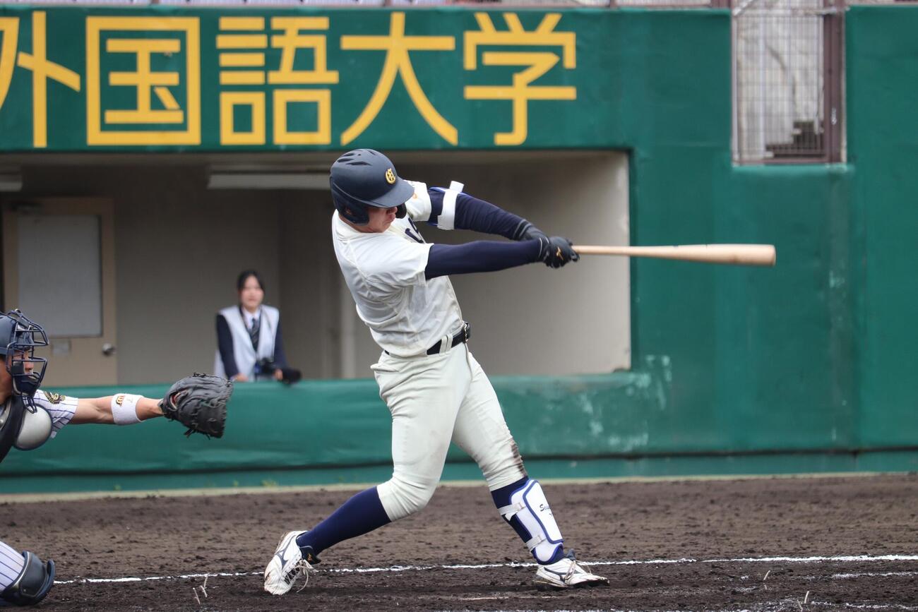 大院大対大商大　3回、第3打席で本塁打を放つ大商大・春山陽登