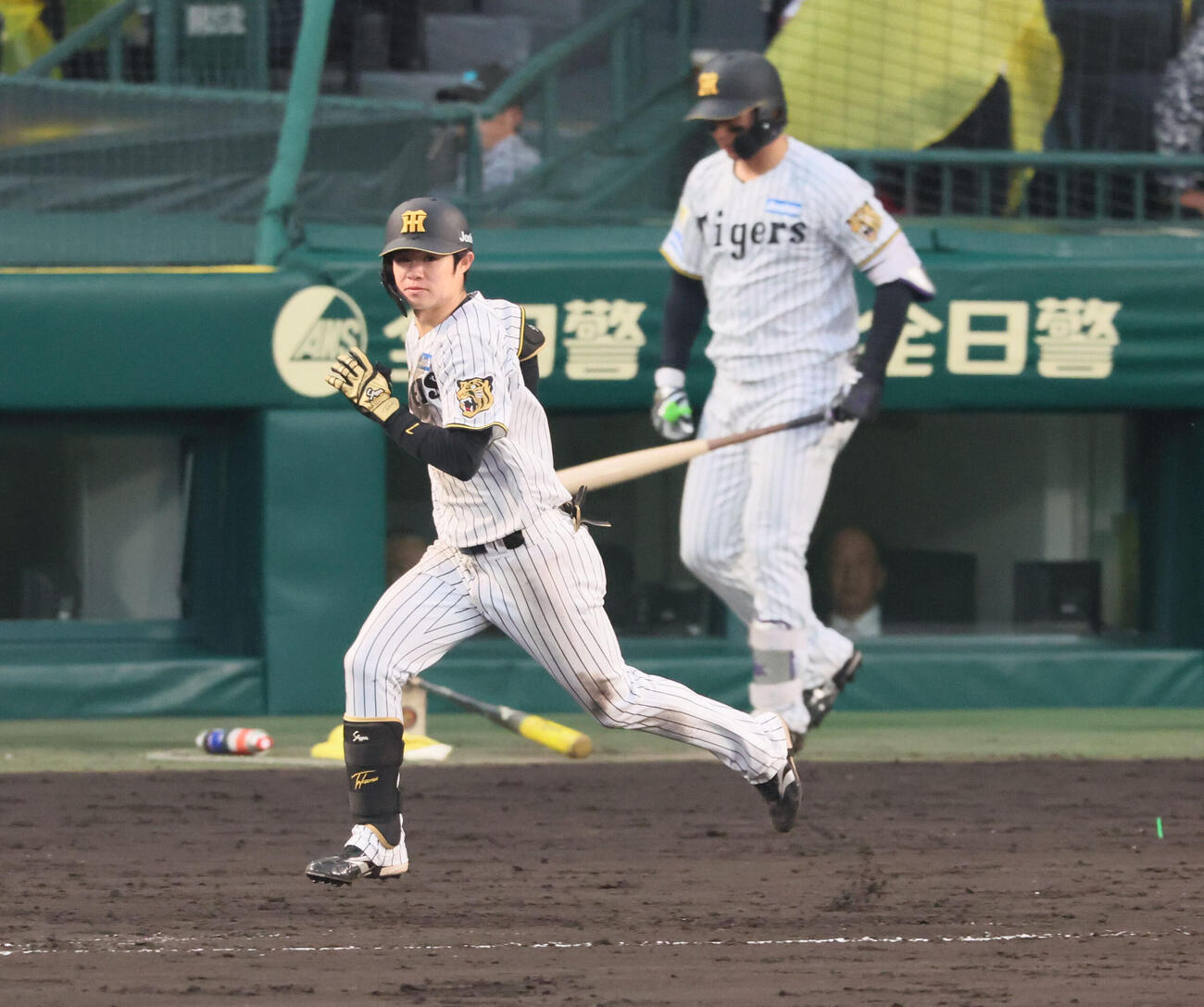 阪神対巨人　6回裏阪神無死、阪神中野拓夢は中前打を放つ（撮影・宮崎幸一）