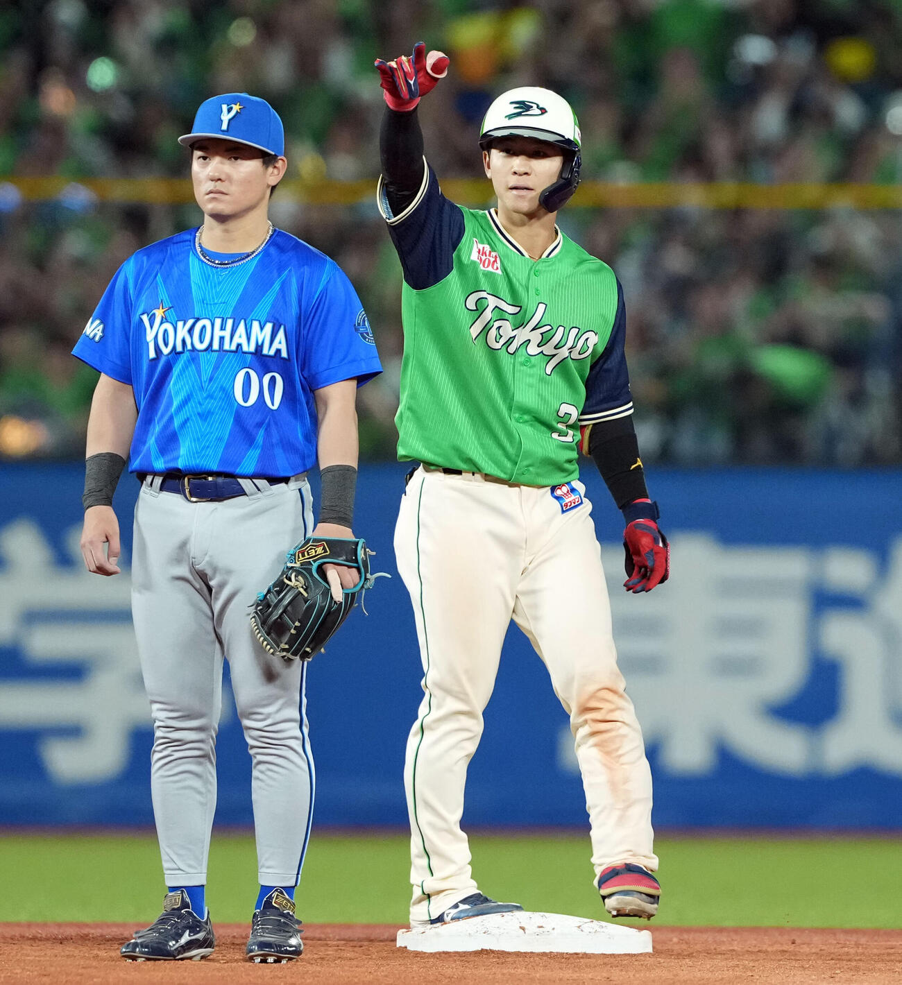 ヤクルト対DeNA 5回裏ヤクルト2死二、三塁、2点適時打を放った内山壮真（撮影・たえ見朱実）