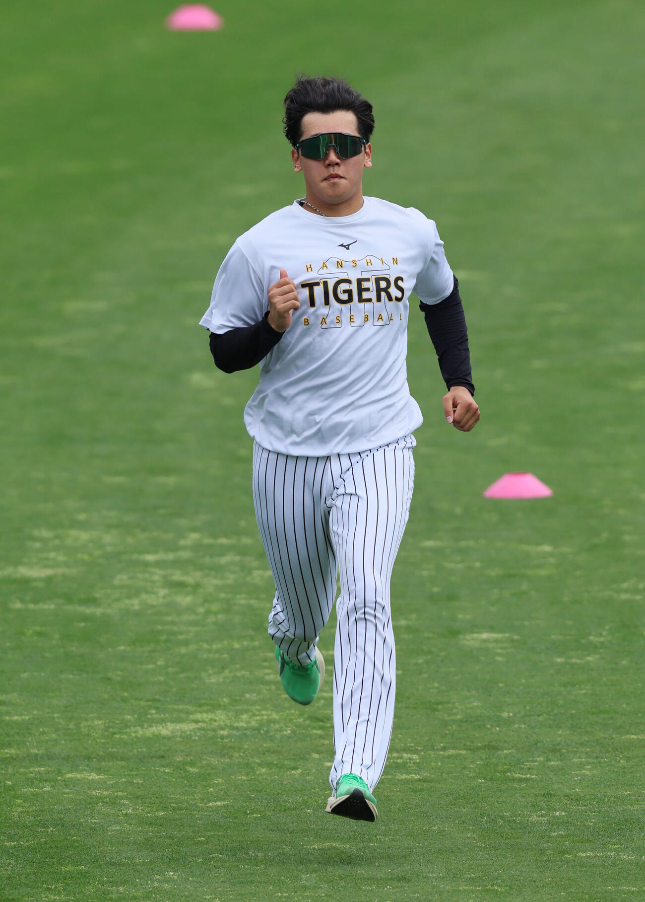 阪神対巨人　ランニングする阪神門別啓人　（撮影・宮崎幸一）