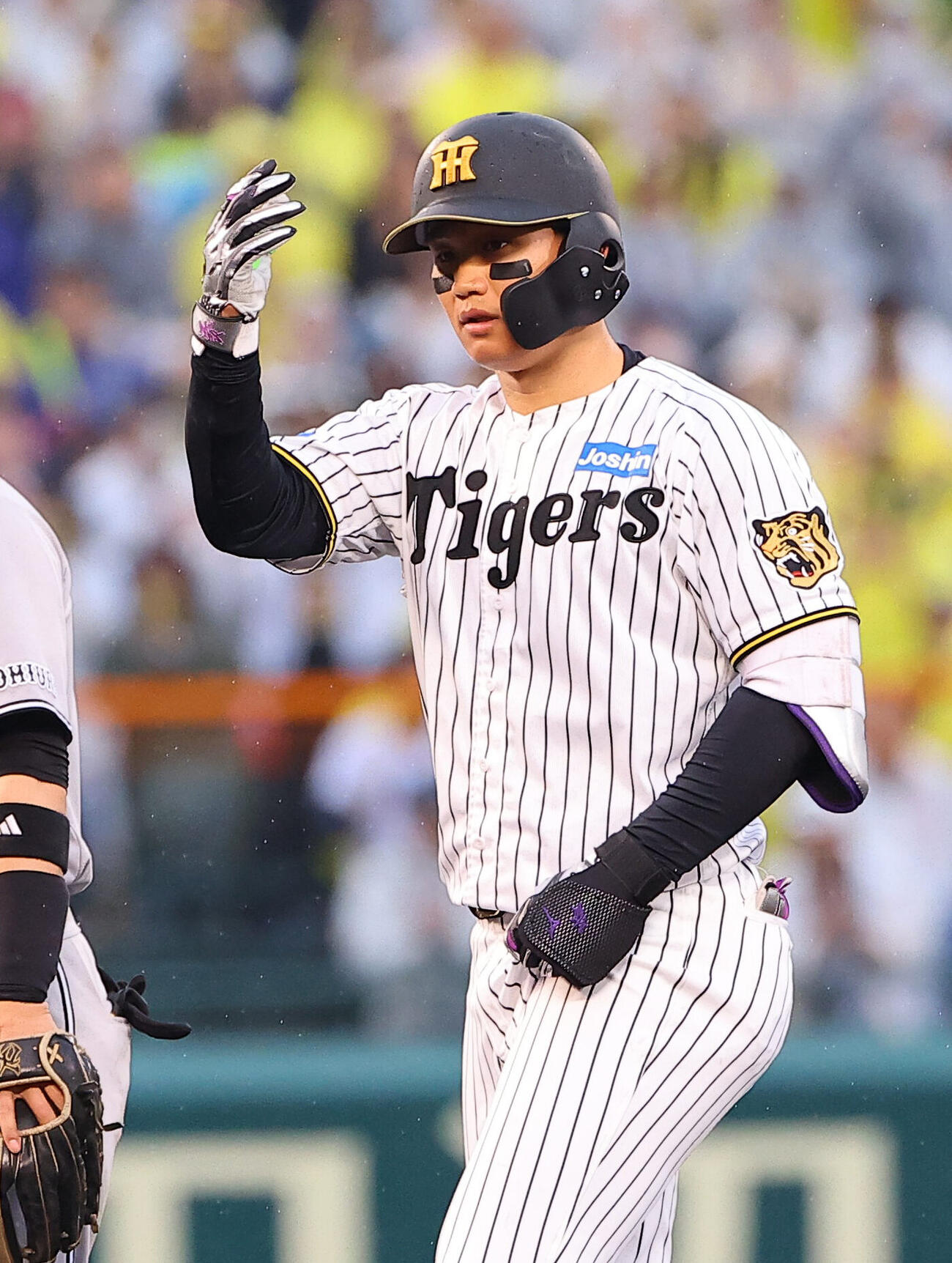阪神対巨人　6回裏阪神無死一塁、森下翔太は二塁打を放つ（撮影・上田博志）