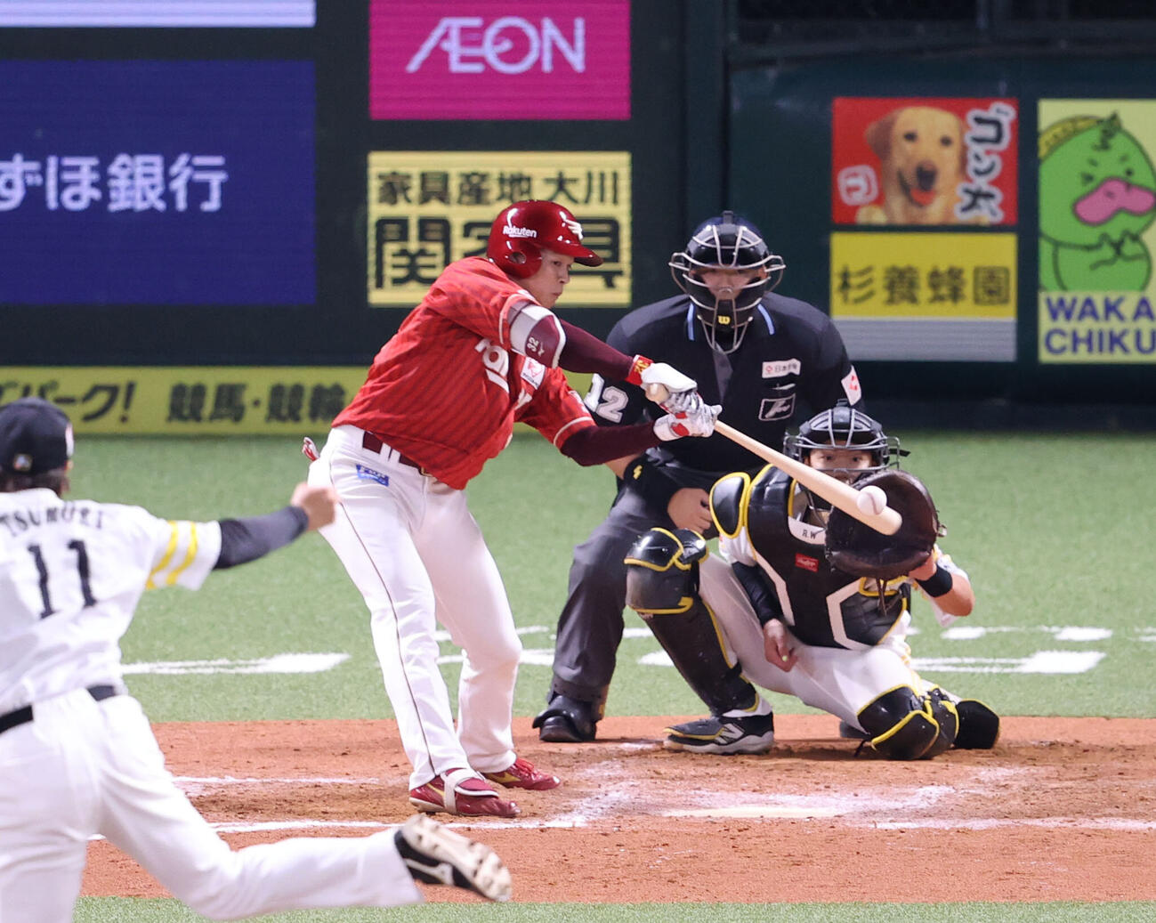 ソフトバンク対楽天　　8回表楽天2死一、二塁、中島大輔は左越えに適時二塁打を放つ（撮影・梅根麻紀）＝2026年5月3日
