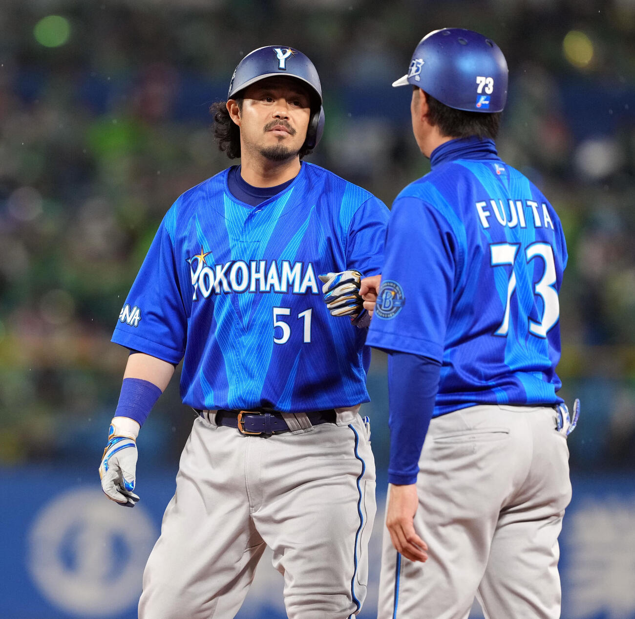 ヤクルト対DeNA 8回表DeNA2死一塁、投手内野安打を放った宮崎敏郎（撮影・たえ見朱実）