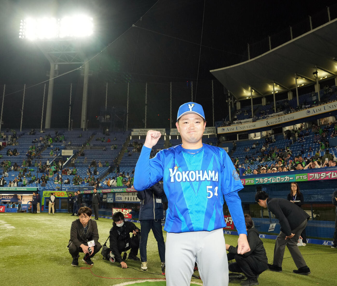 ヤクルト対DeNA　今季2勝目を挙げ笑顔を見せるDeNA石田裕太郎（撮影・たえ見朱実）