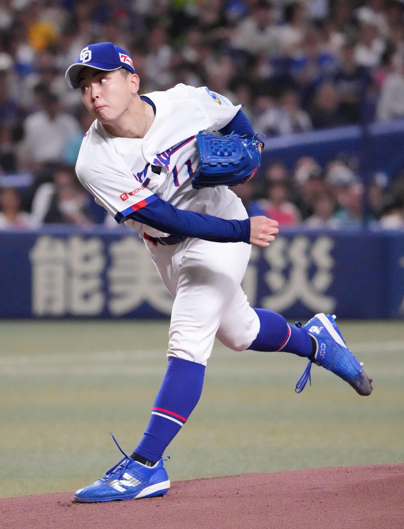 中日対阪神　1回表、登板する中日先発の中西聖輝（撮影・森本幸一）