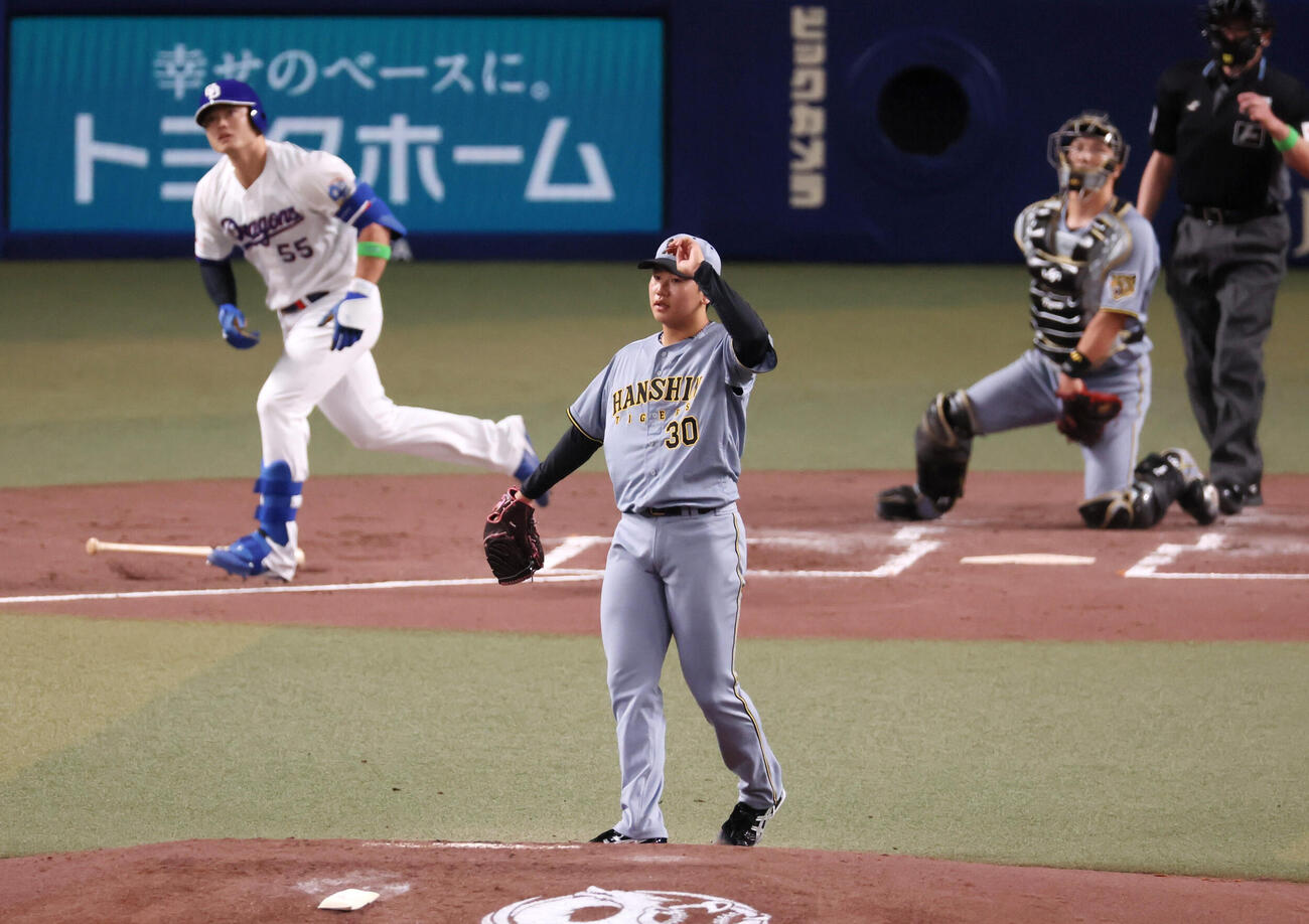 中日対阪神　1回裏中日無死一、二塁、門別啓人は細川成也に右中間越え3点本塁打を浴びる（撮影・加藤哉）