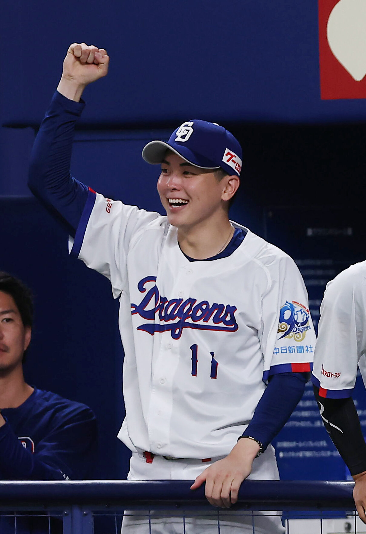 中日対阪神　7回裏中日2死一、二塁、代打阿部寿樹が2点適時二塁打を放ち、喜ぶ中西聖輝（撮影・前田充）