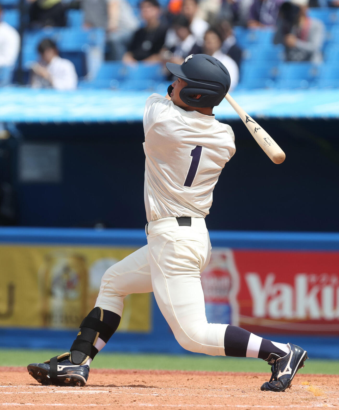 東京6大学野球　立大対明大　2回裏明大2死、榊原七斗は本塁打を放つ（撮影・柴田隆二）