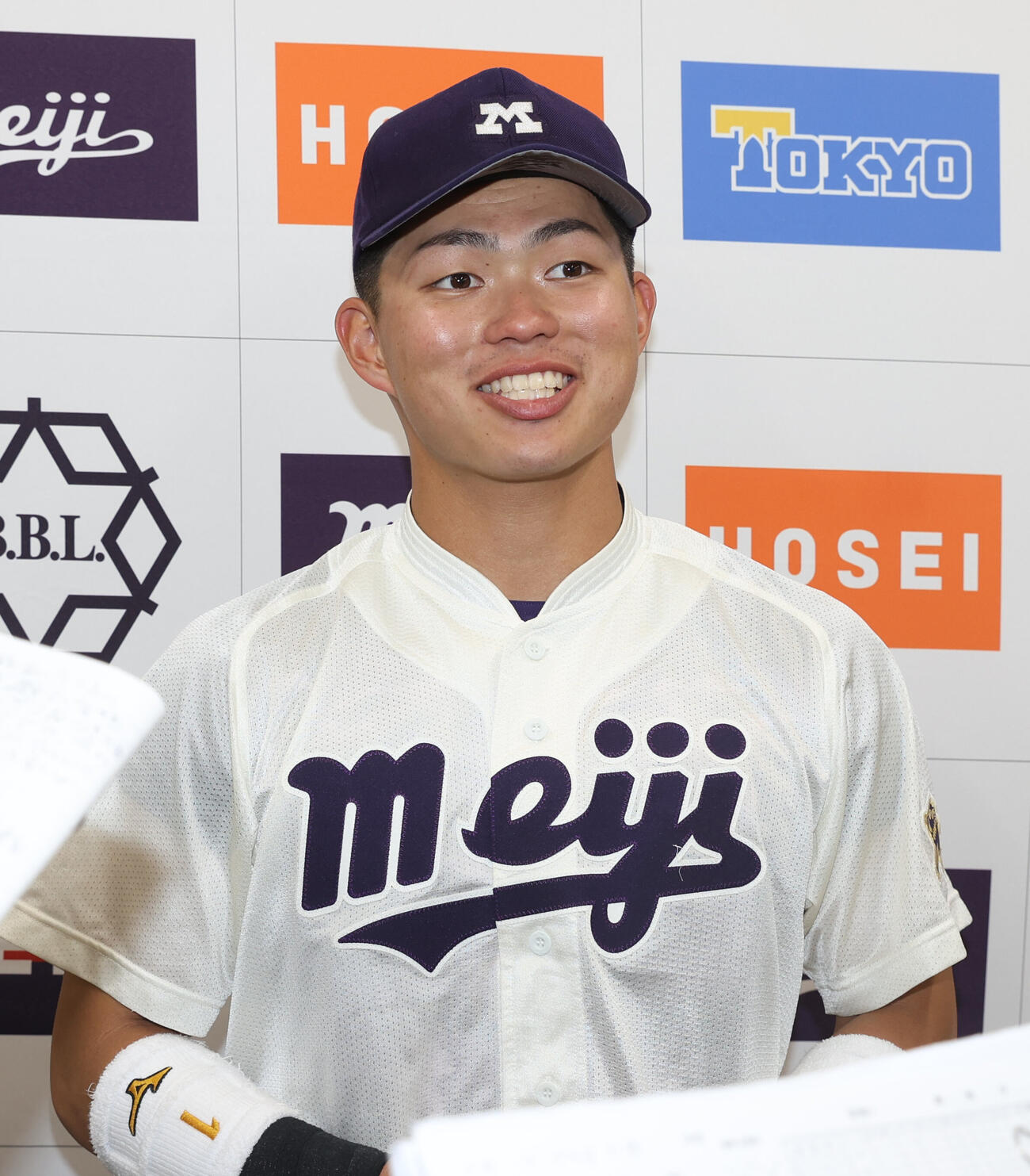 東京6大学野球　立大対明大　大学通算11本目の本塁打を放った明大・榊原七斗は笑顔を見せる（撮影・柴田隆二）