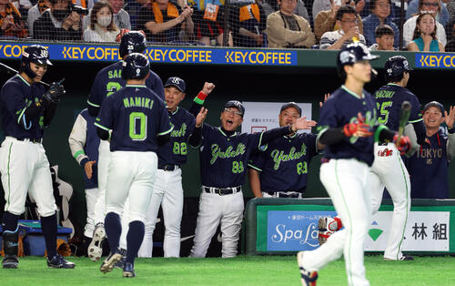 【動画】ヤクルト鈴木叶プロ１号　巨人戸郷フォークを左翼席へ　３番起用応える先制弾