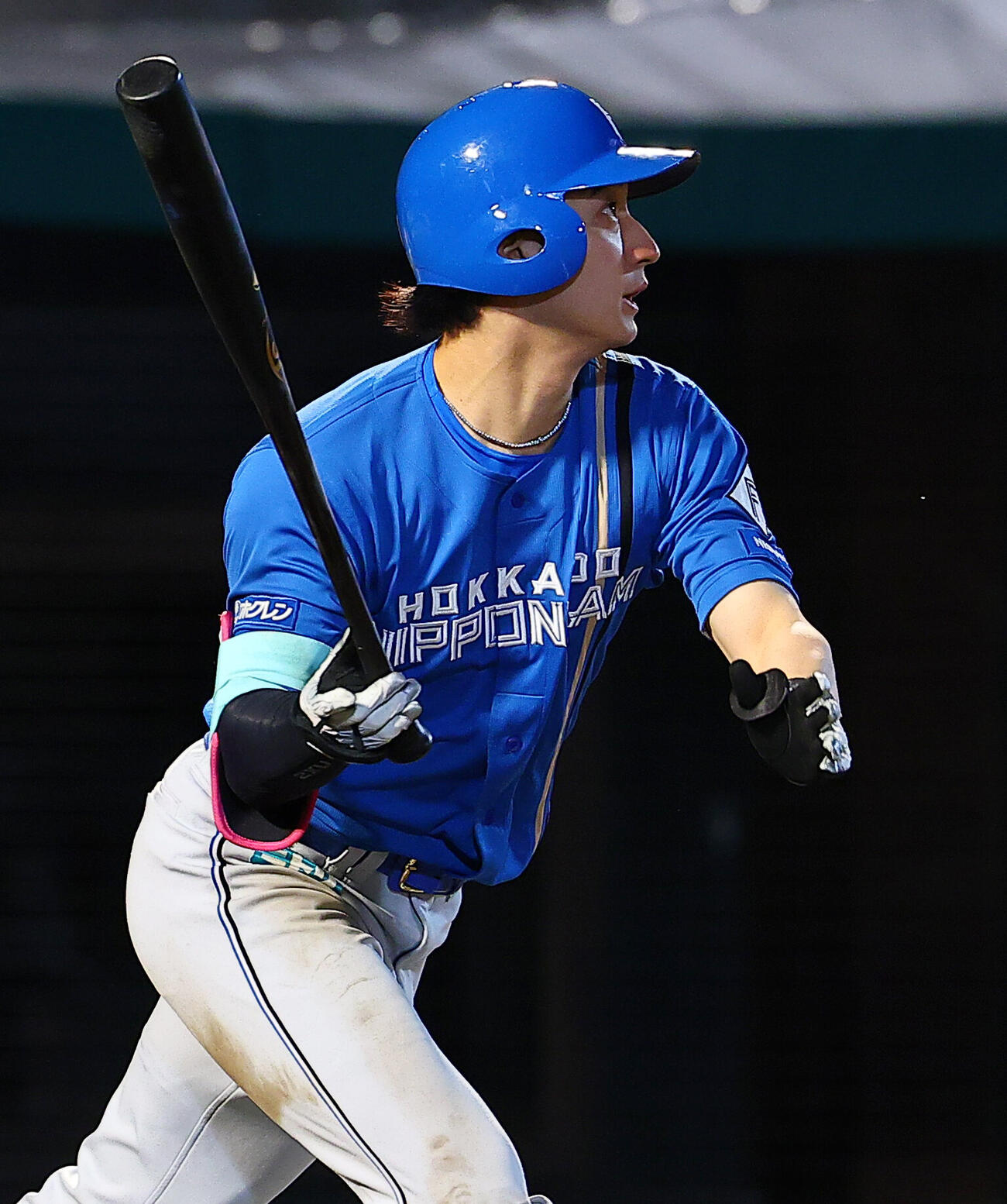 楽天対日本ハム　6回表日本ハム無死、二塁打を放つ浅間大基（撮影・野上伸悟）