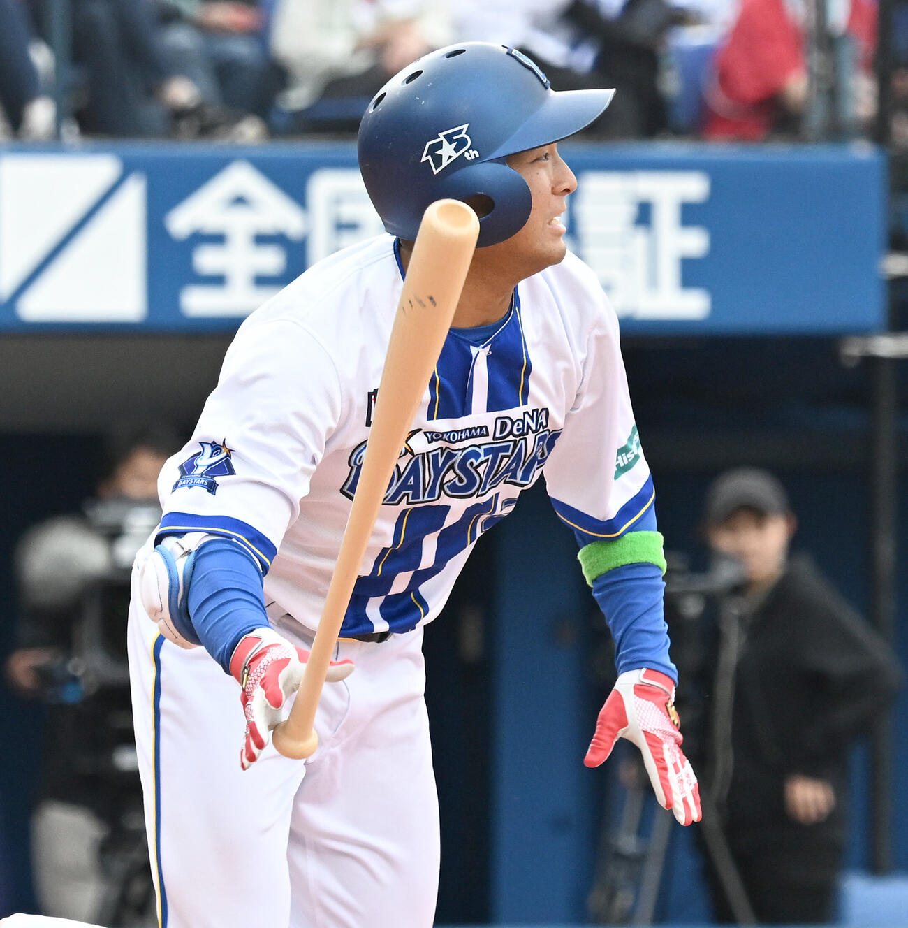 DeNA対広島　4回裏DeNA2死一、二塁、勝又温史が左前に2点適時二塁打を放つ（撮影・千葉一成）