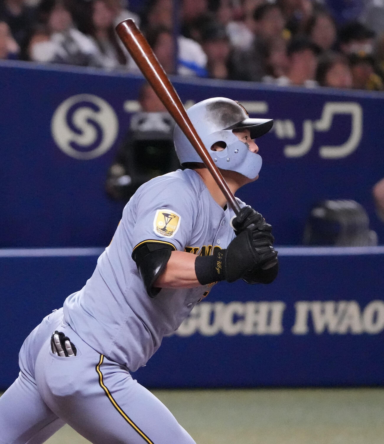 中日対阪神　1回表阪神2死満塁、3点適時二塁打を放つ前川右京（撮影・森本幸一）
