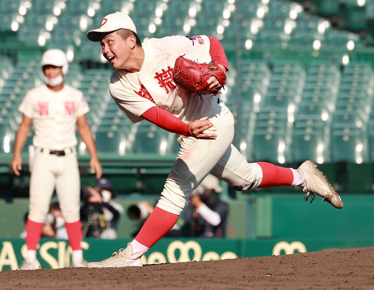 21年8月、第103回全国高校野球選手権大会　決勝　智弁和歌山対智弁学園　力投する智弁和歌山・中西聖輝