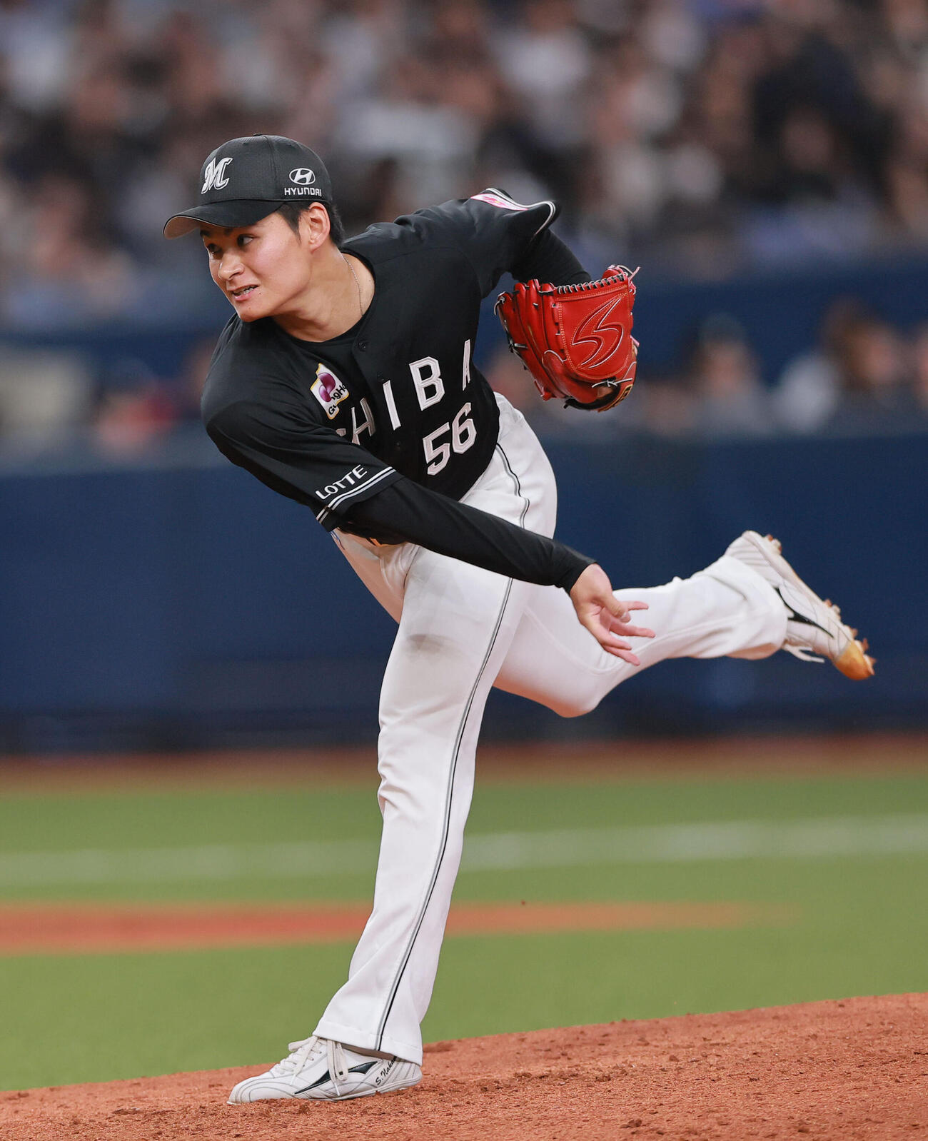 オリックス対ロッテ　8回裏に登板するロッテ中森俊介（撮影・上山淳一）