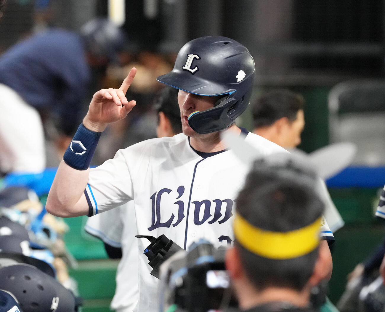 西武対ソフトバンク　西武タイラー・ネビンのポケモンコラボ選手紹介映像（撮影・足立雅史）