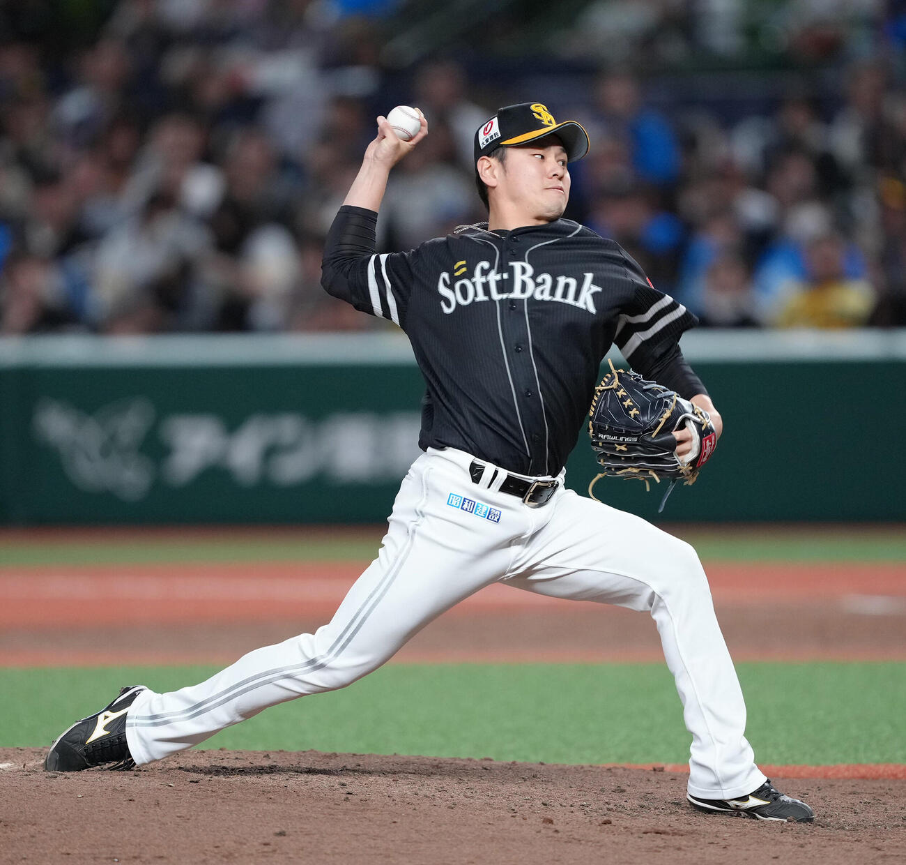 西武対ソフトバンク　5回から登板したソフトバンク伊藤優輔（撮影・足立雅史）
