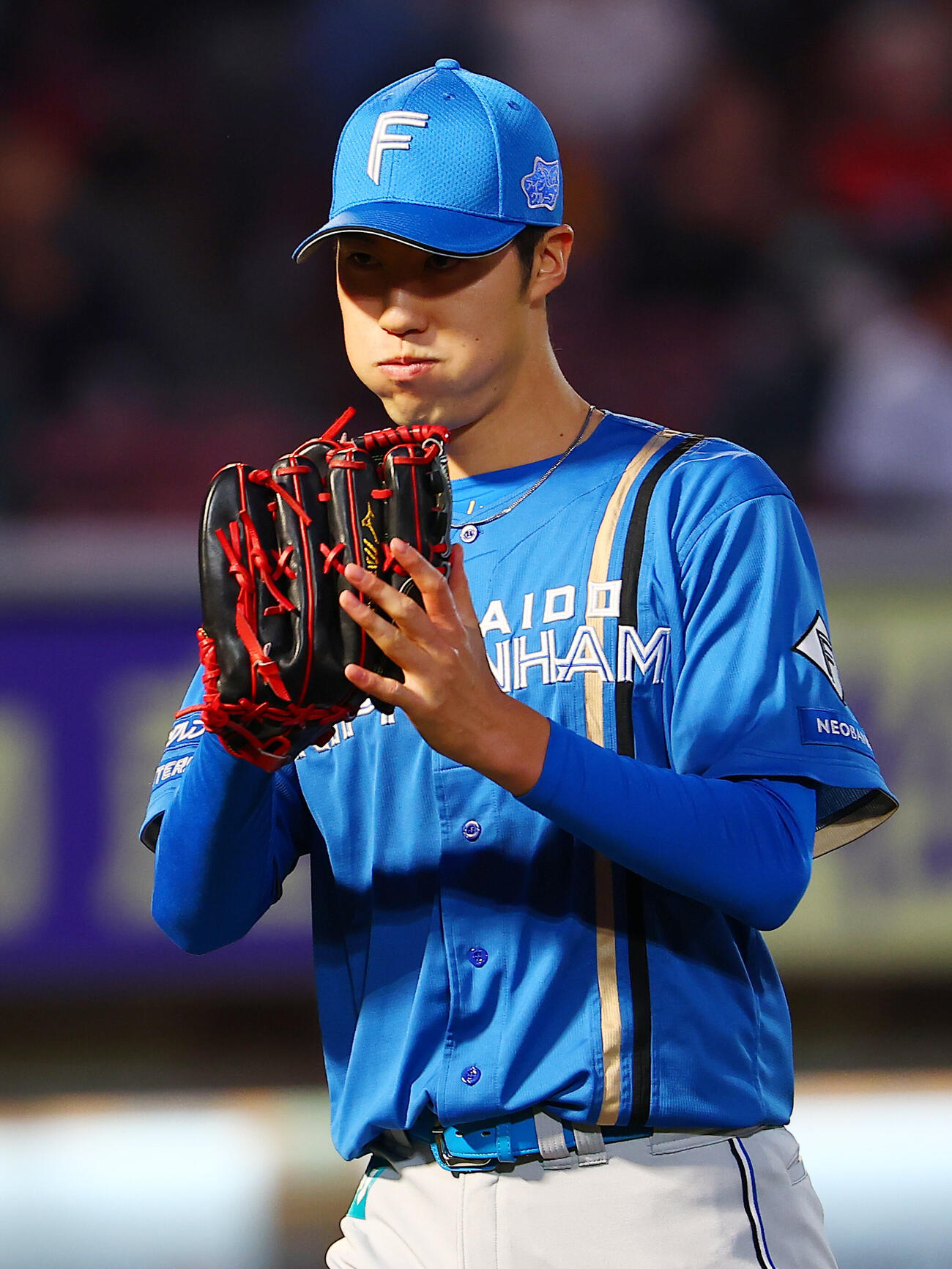 楽天対日本ハム　1回裏を終えベンチに戻る日本ハム福島蓮（撮影・野上伸悟）