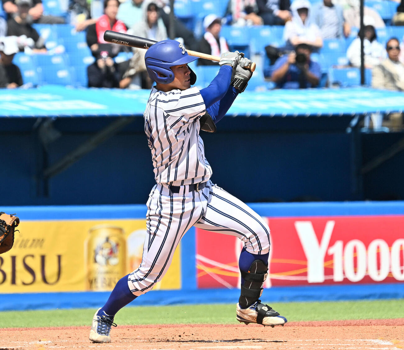 中大対立正大　2回裏立正大2死、高田庵冬は中前打を放つ（撮影・滝沢徹郎）