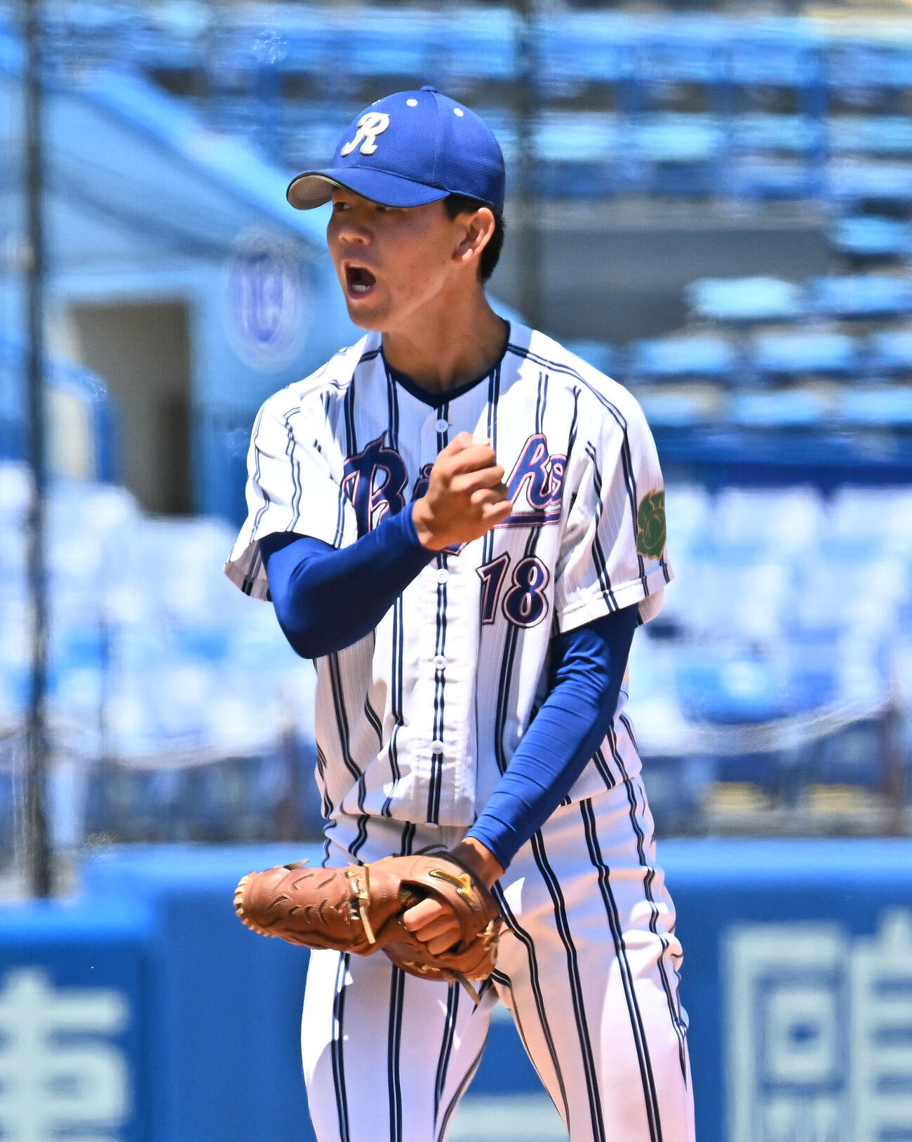中大対立正大　9回表中大2死一塁、佐々木琉生を空振り三振に仕留めガッツポーズする田中昇之介（撮影・滝沢徹郎）