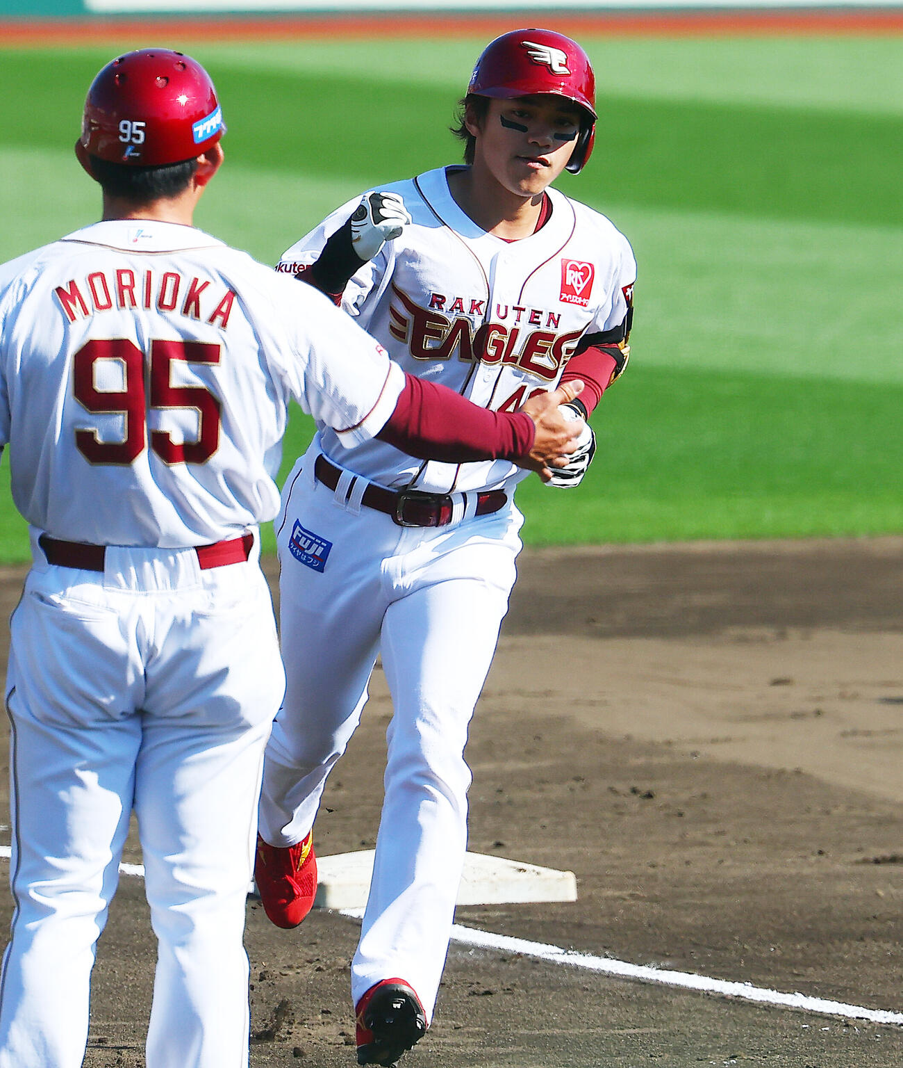 楽天対日本ハ　5回裏楽天1死、本塁打を放ち三塁を回る平良竜哉（撮影・野上伸悟）