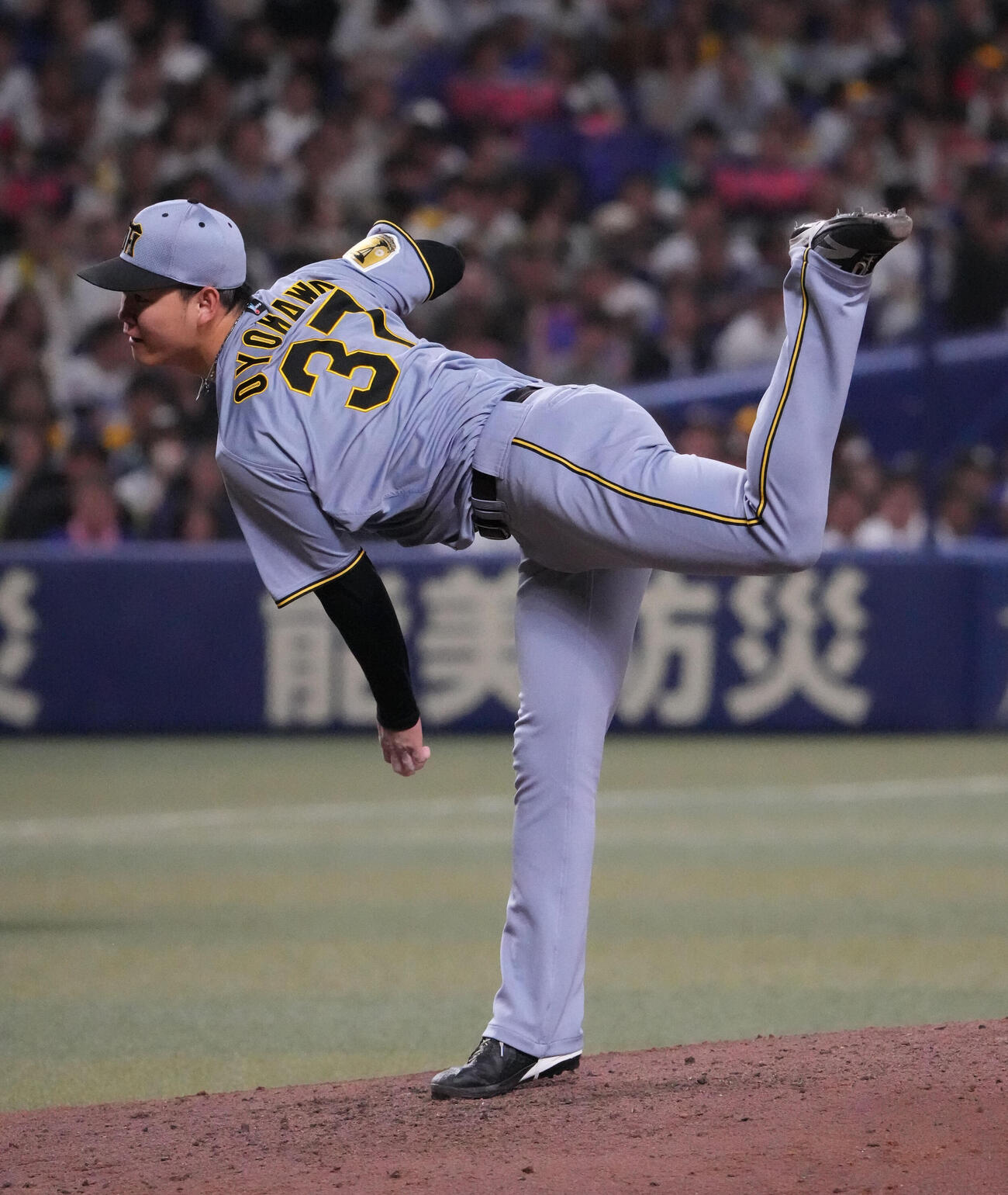 中日対阪神　7回裏、阪神4番手で登板する及川雅喜（撮影・森本幸一）