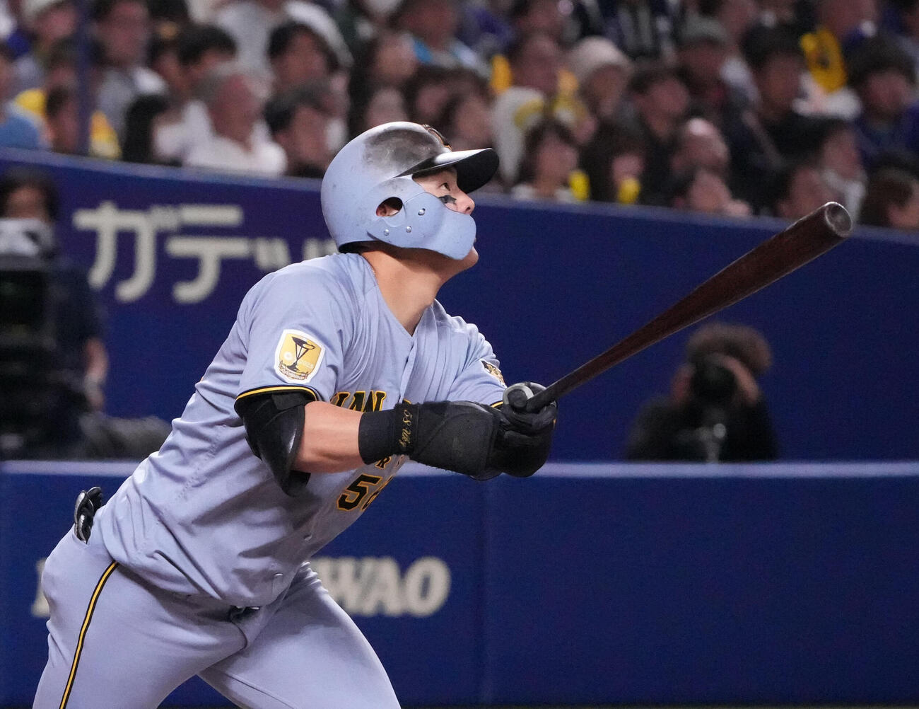 中日対阪神　7回表阪神無死、ソロ本塁打を放つ前川右京（撮影・森本幸一）