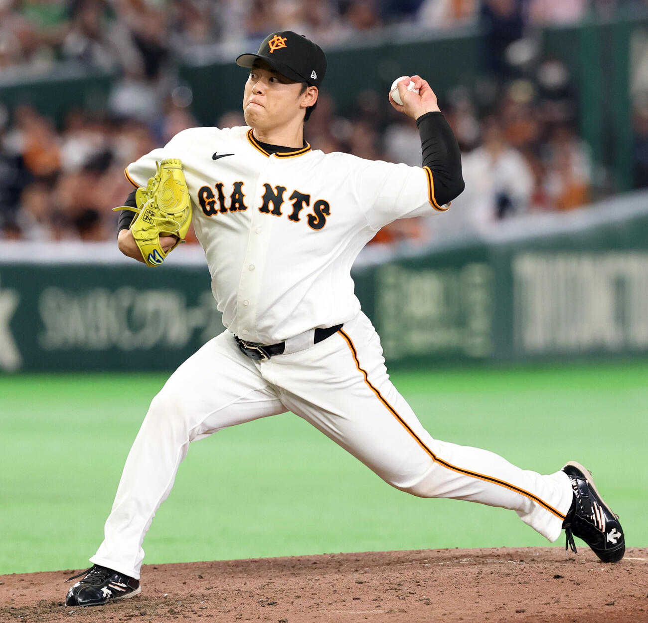 巨人対ヤクルト　6回表ヤクルト2死一塁の場面で登板した高梨雄平（撮影・浅見桂子）
