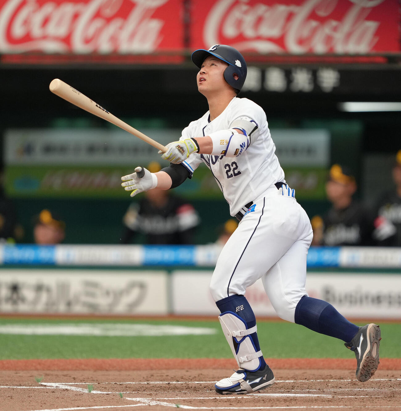 西武対ソフトバンク　2回裏西武1死一、二塁、古賀悠斗は3点本塁打を放つ（撮影・足立雅史）