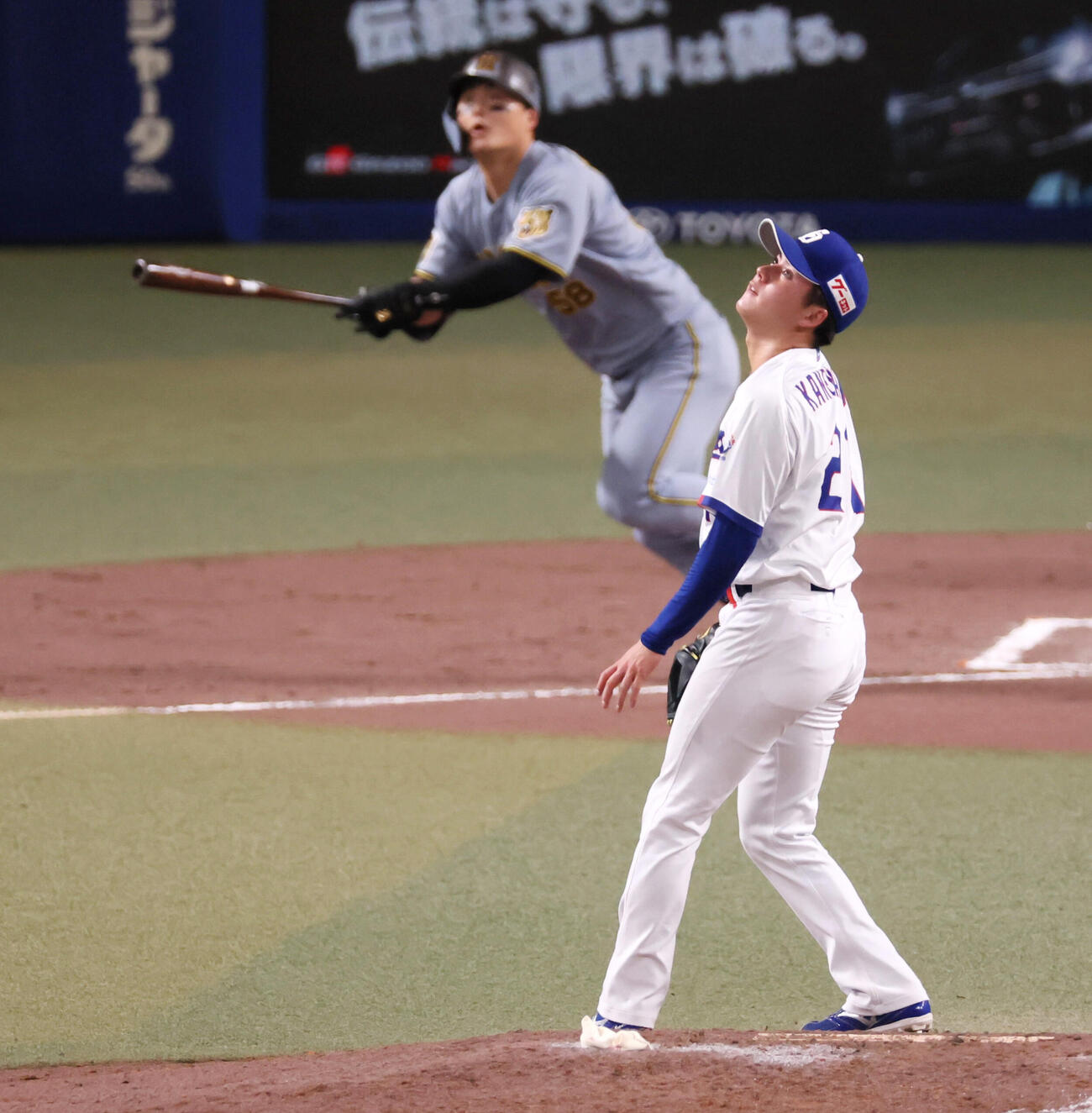 中日対阪神　7回表阪神2死、金丸夢斗は前川右京に右中間越えソロ本塁打を浴びる（撮影・加藤哉）