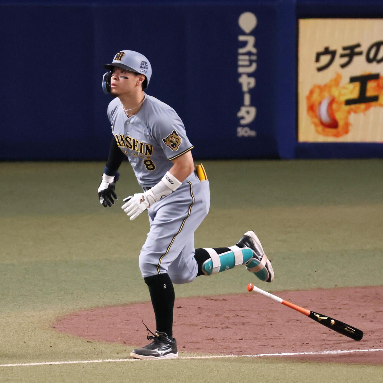 中日対阪神　9回表阪神無死、佐藤輝明は右越えソロ本塁打を放つ（撮影・加藤哉）