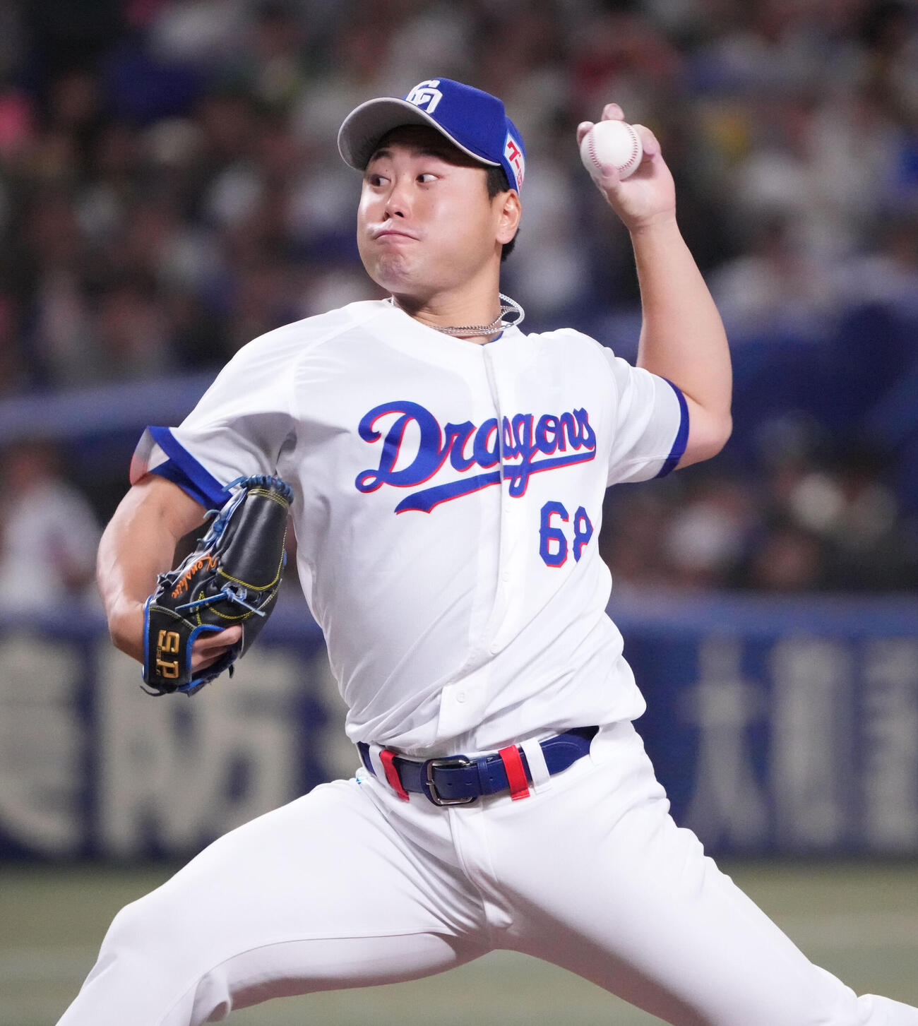 中日対阪神　8回表、中日2番手で登板する牧野憲伸（撮影・森本幸一）